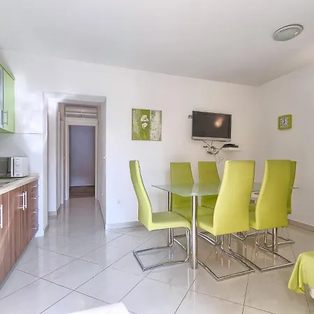 Alpa-2 By Interhome